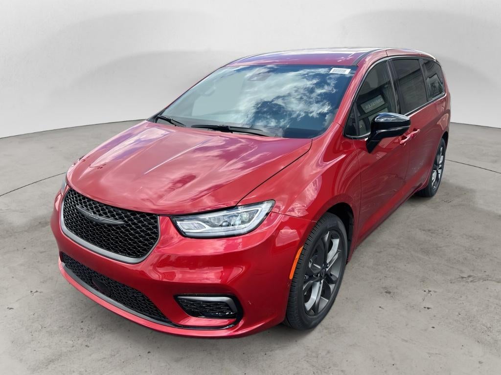 2026 Chrysler Pacifica PACIFICA SELECT in Red Hot Pearl-Coat Exterior Paint — front three-quarter view