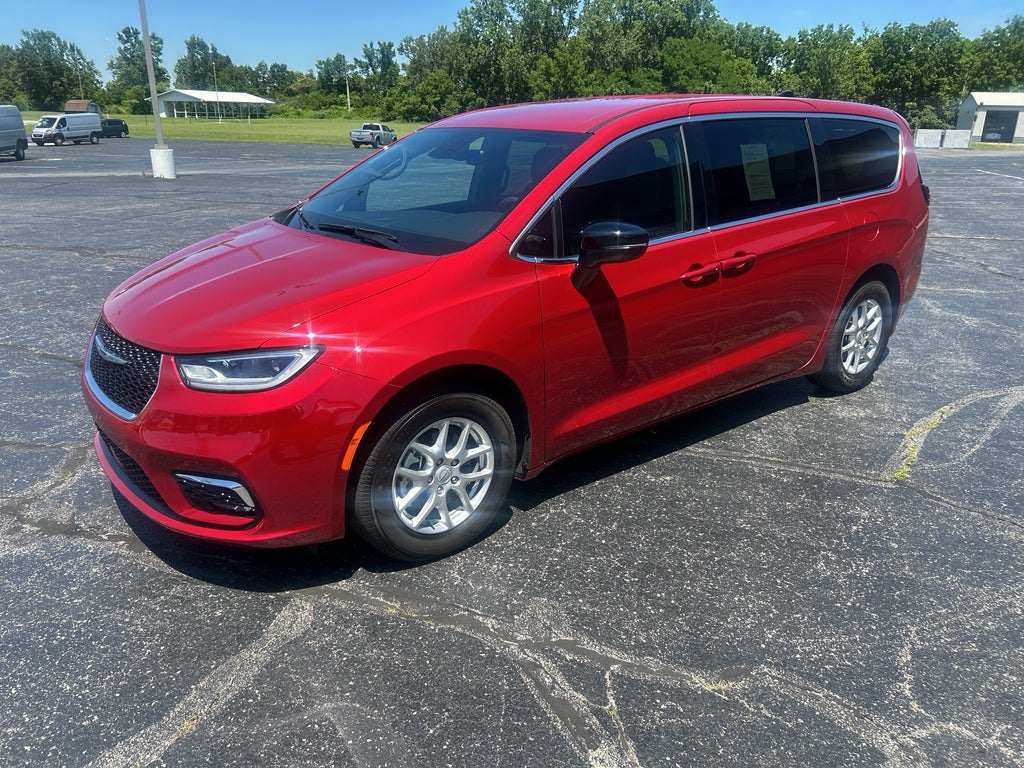 2026 Chrysler Pacifica — side profile view